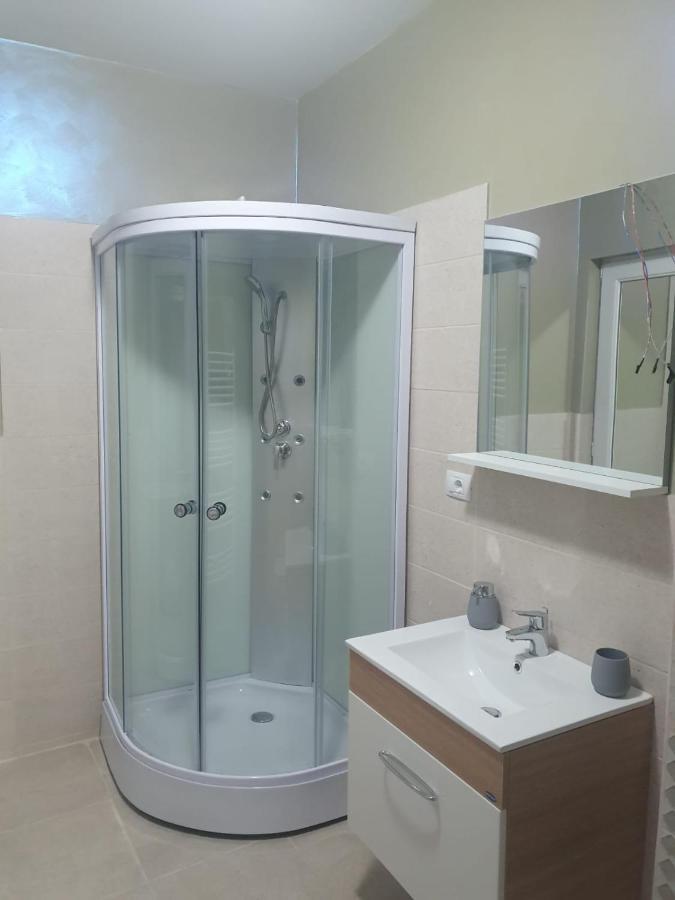 Cazare Gallamar Birlad Ngoại thất bức ảnh